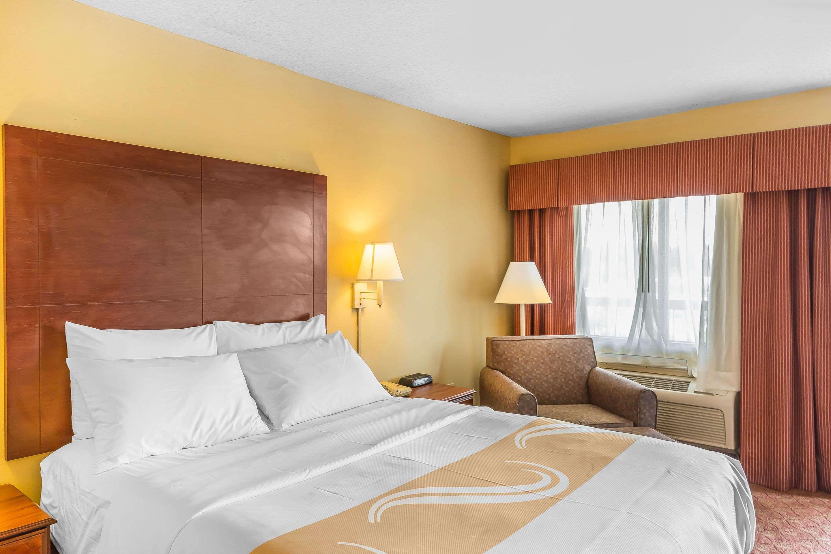 Quality Inn Calera Bagian luar foto