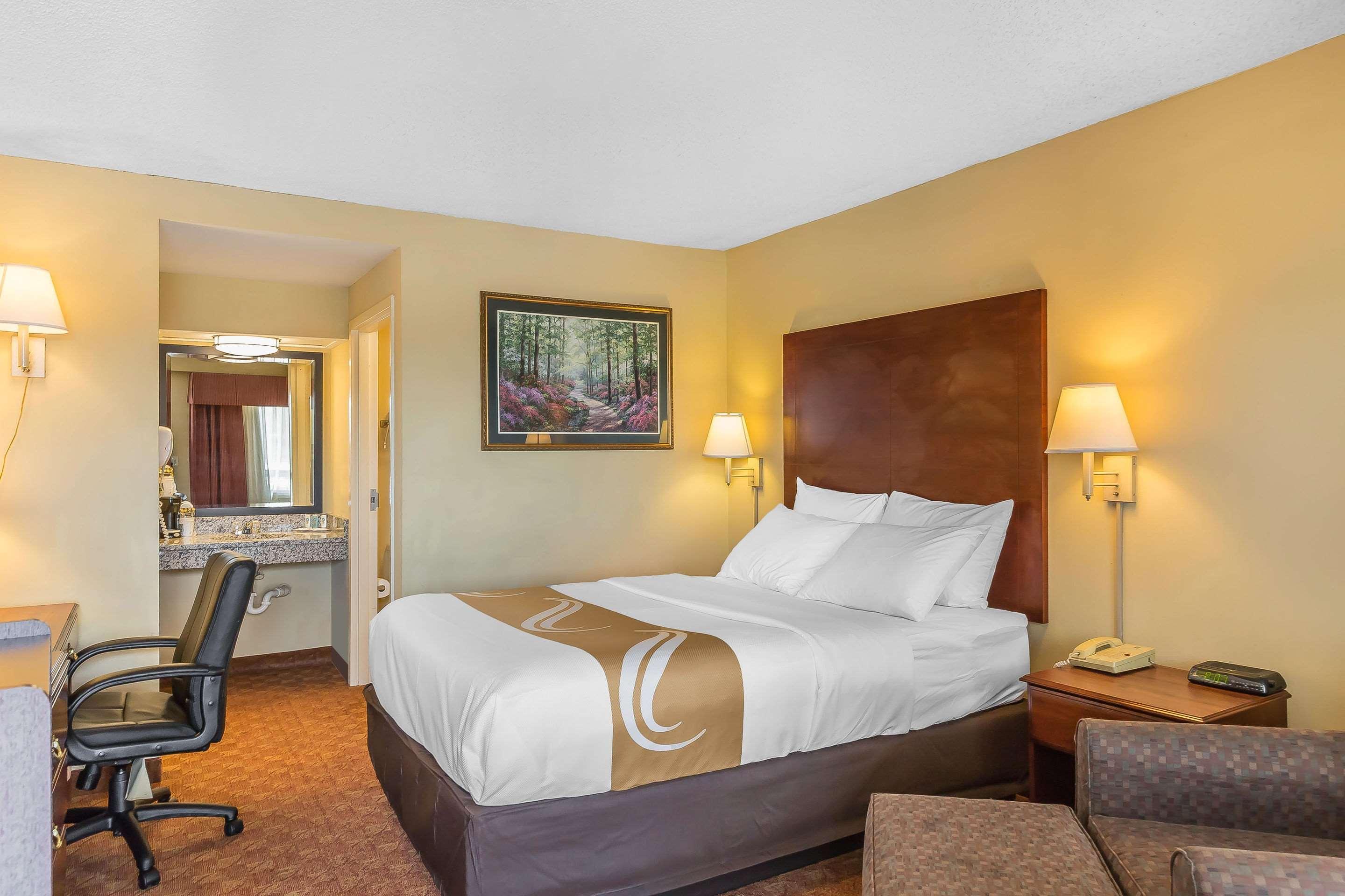 Quality Inn Calera Bagian luar foto
