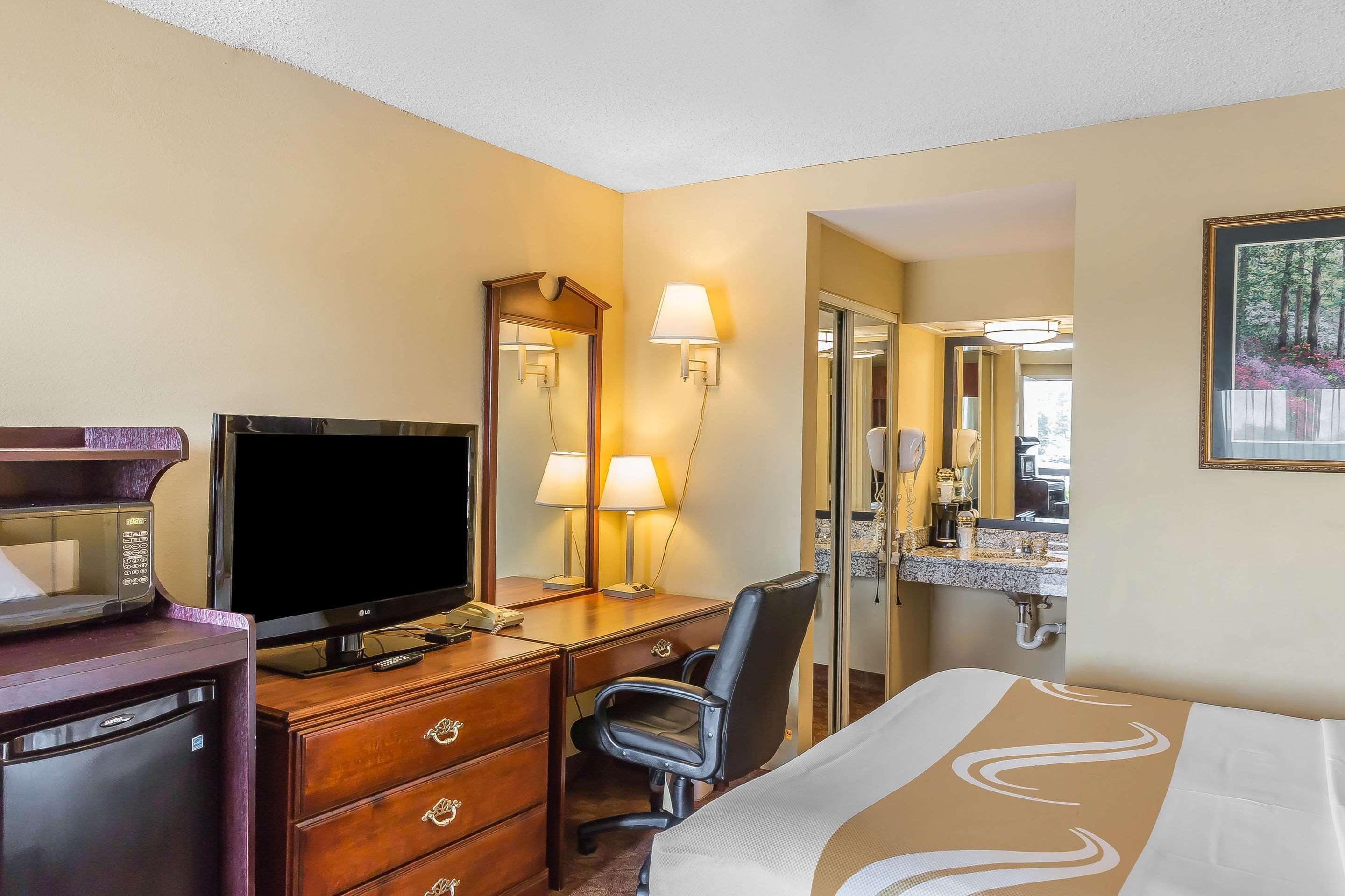 Quality Inn Calera Bagian luar foto