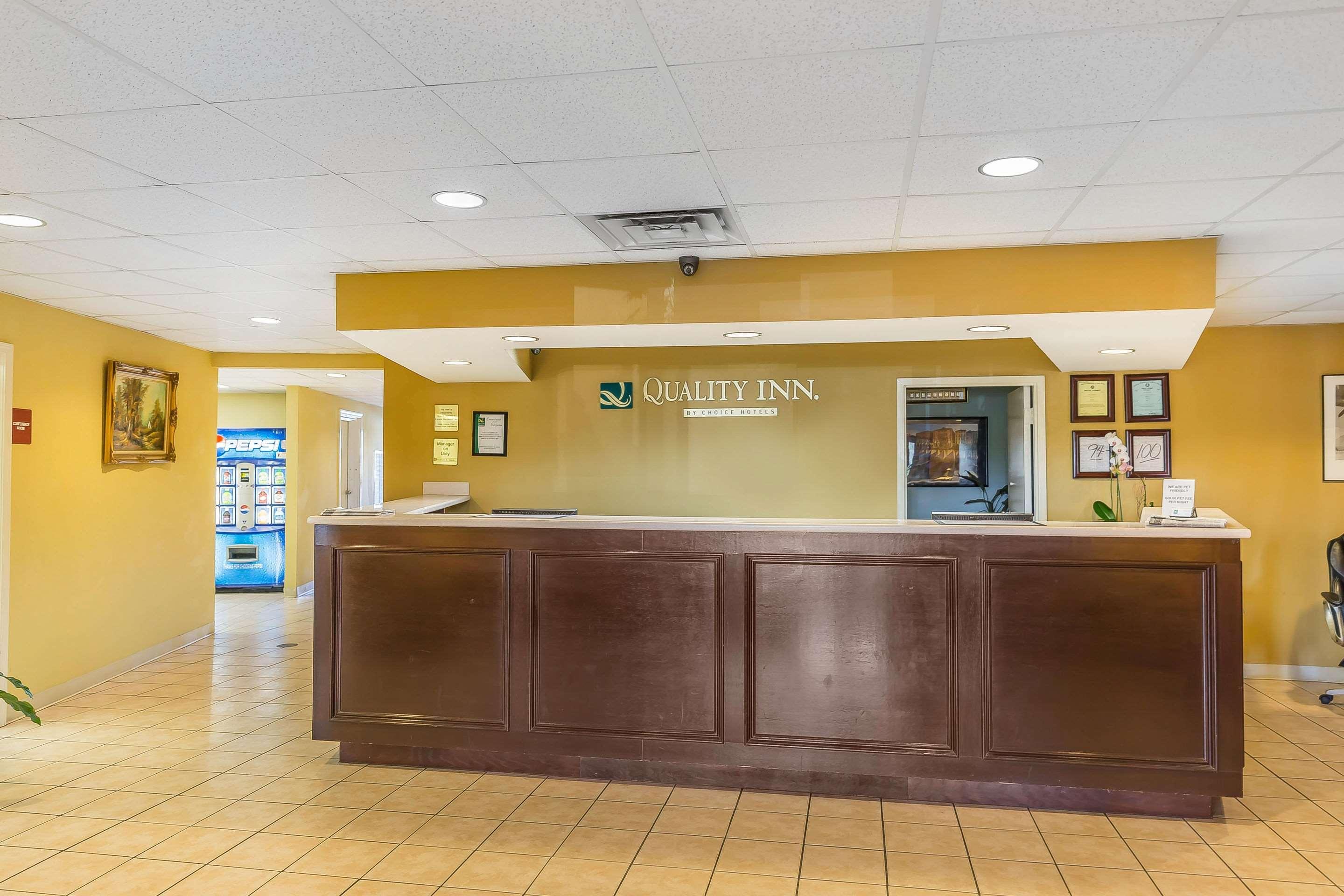 Quality Inn Calera Bagian luar foto